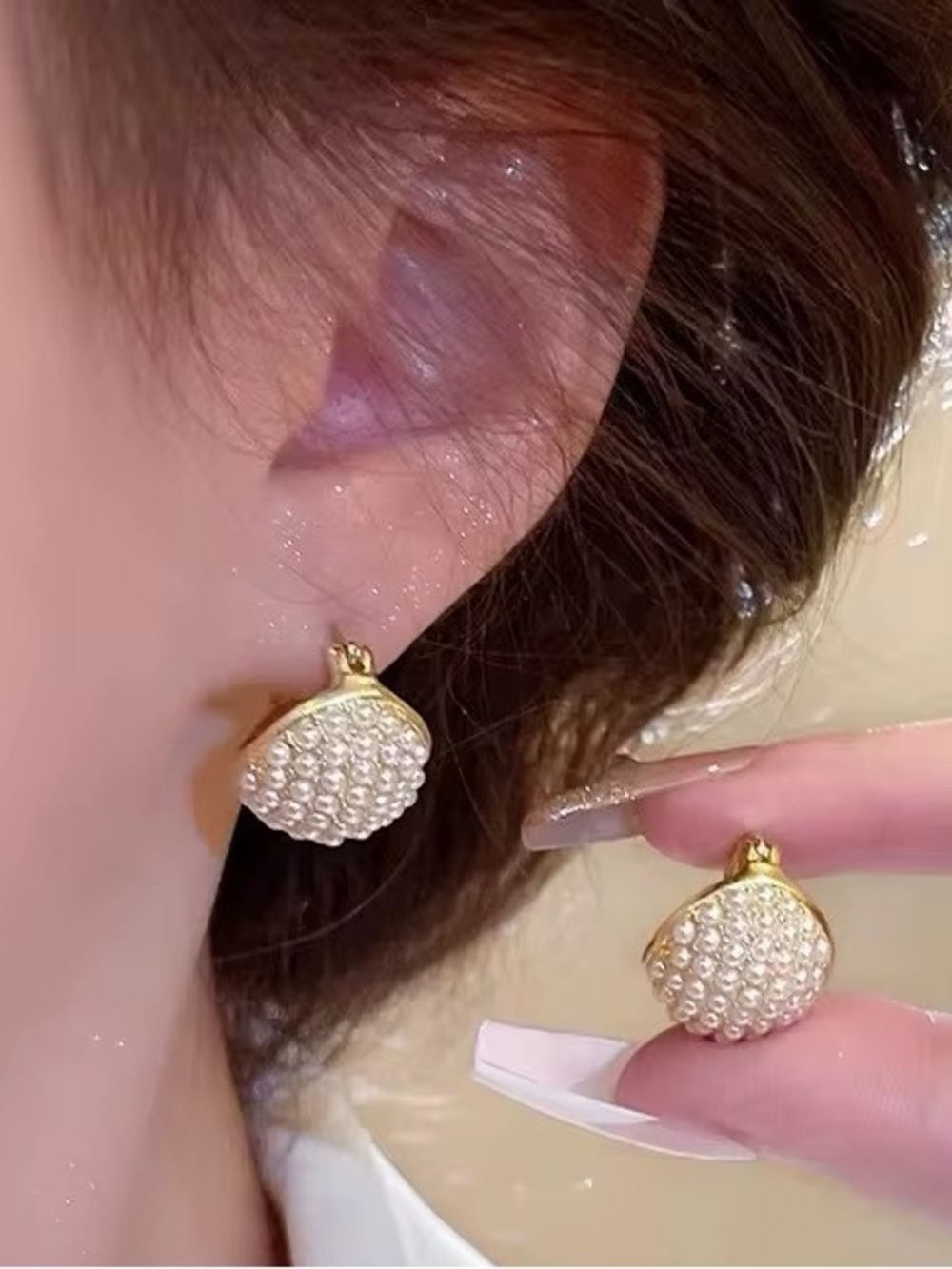 ***Exquisite Pearl Cluster Stud Earrings - Cream and Gold